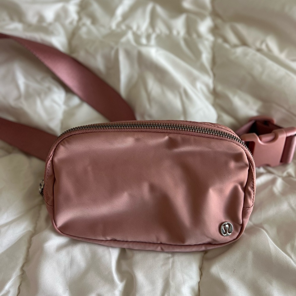 lululemon athletica Rose Crossbody Bag